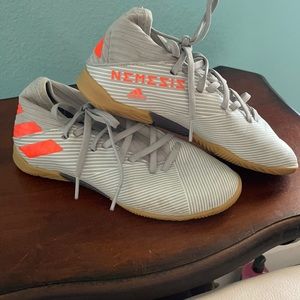Soccer shoes
